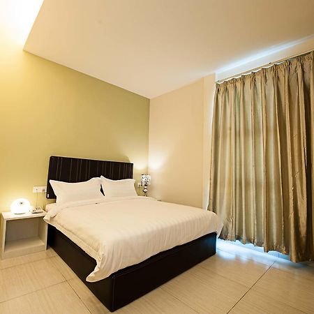 Seven Hotel Putatan Екстер'єр фото