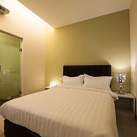 Seven Hotel Putatan Екстер'єр фото