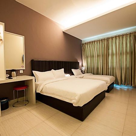 Seven Hotel Putatan Екстер'єр фото