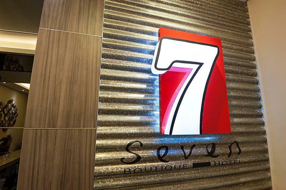 Seven Hotel Putatan Екстер'єр фото